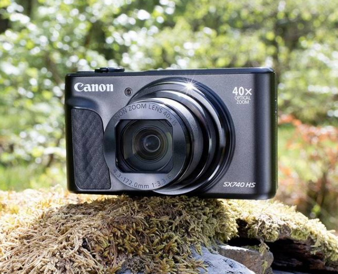 Scopri di più sull'articolo Canon PowerShot SX740 HS: The Perfect Companion for Suburban Street Photography?