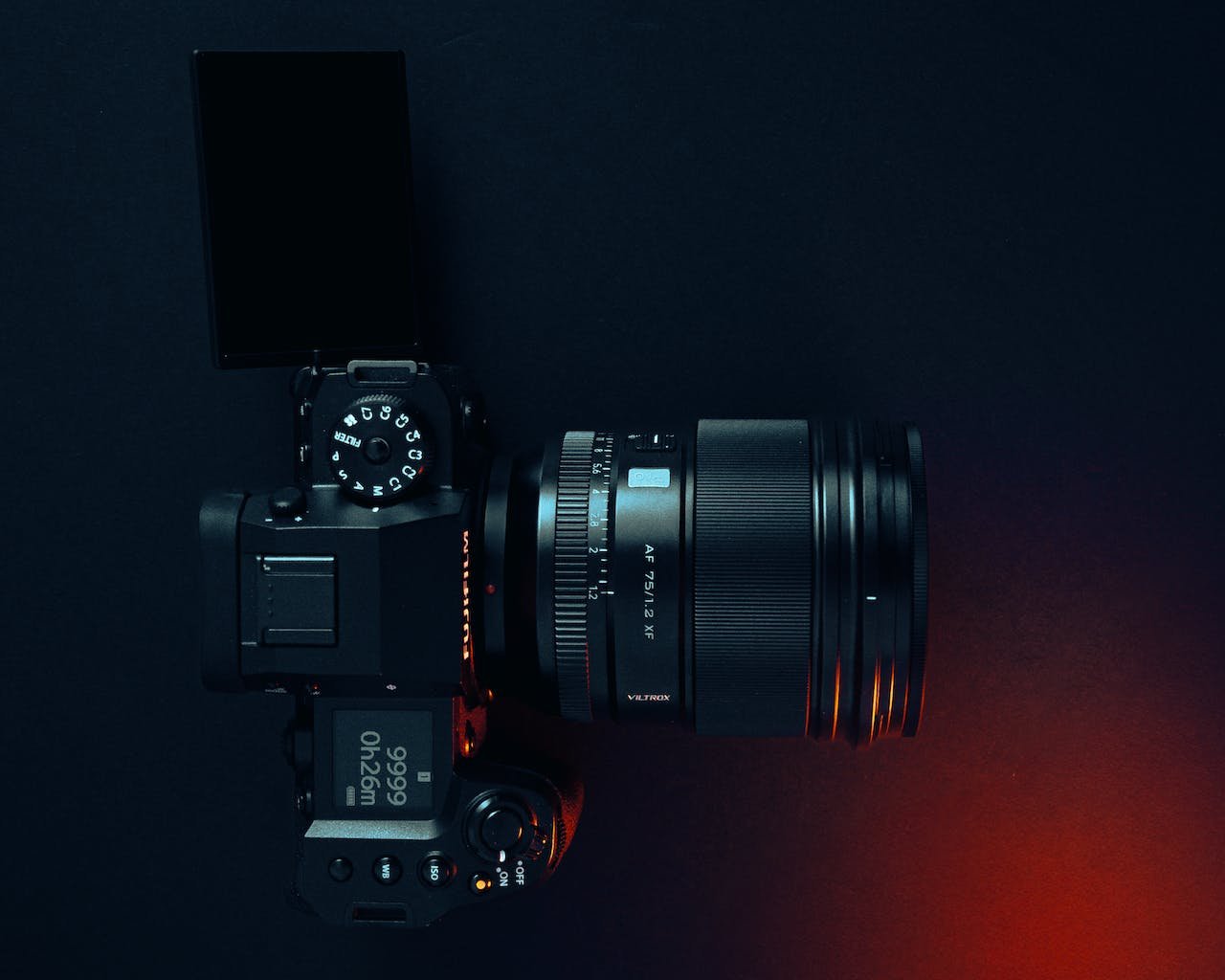 Scopri di più sull'articolo Unlock the Fujifilm X-H2’s Potential: Essential Accessories for Every Photographer